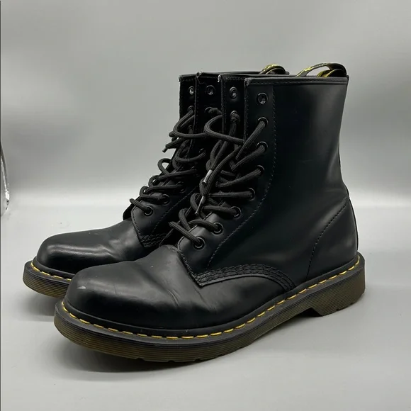 Like new Dr Martin AirWair 11821 Women Hi Leather Boots Black - Picture 2 of 9